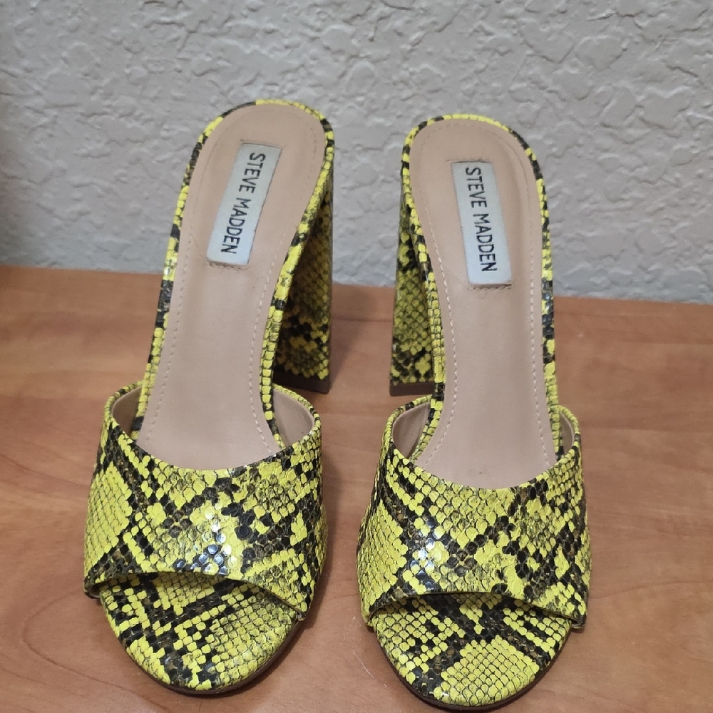 Steve Madden Yellow Snake Print Mules Size 8
